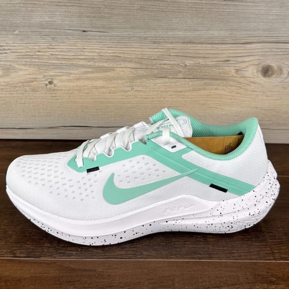 Nike Air Winflo 10 White Black Emerald Rise FN7106 100 Womens Size 7.5